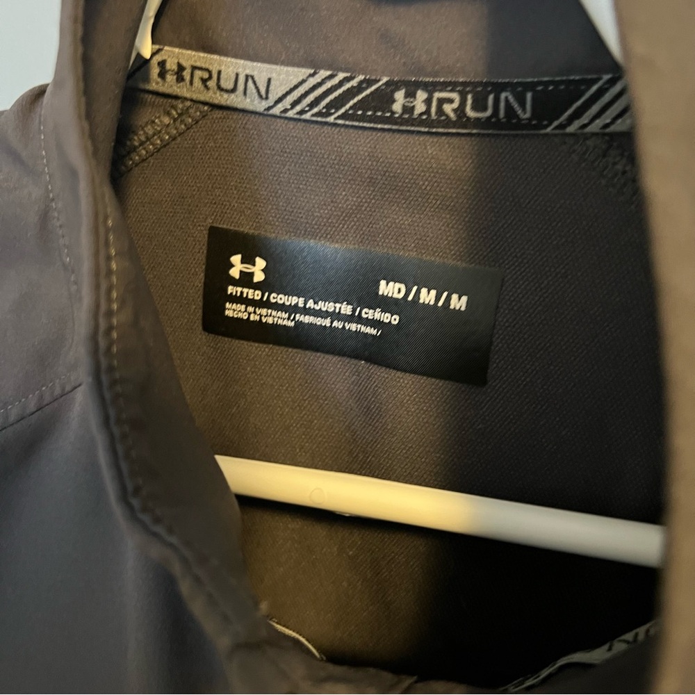 Under Armour Run Jacket - Picture 2 of 3